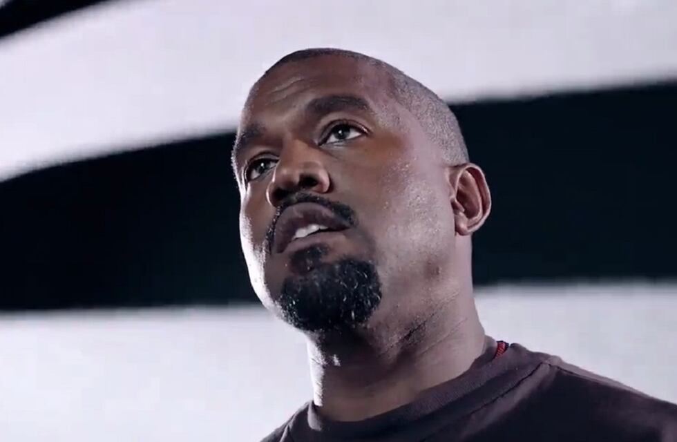 Un estudio de Londres ofrece borrar tatuajes de Kanye West gratis