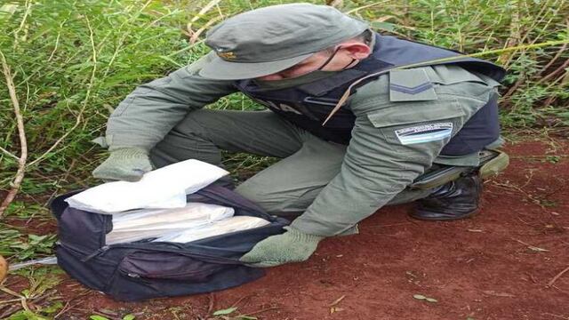 Hallan abandonada una mochila con marihuana en Colonia Wanda.