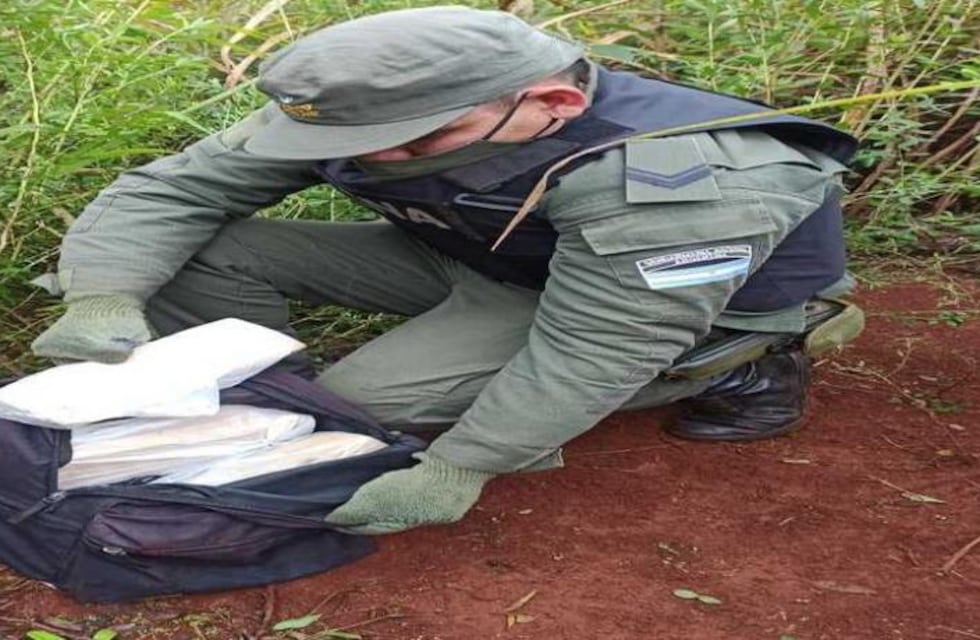 Hallan abandonada una mochila con marihuana en Colonia Wanda