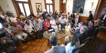 Reunión Gobernador Osvaldo Jaldo con dirigentes.
