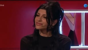 La insólita reacción de un participante de La Voz Argentina al piropo de Cazzu: “¿Estás soltero?”