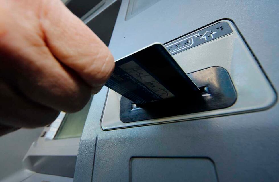 Se solicita a los beneficiarios de Becas de Estudio o de Transporte retirar de manera urgente la tarjeta