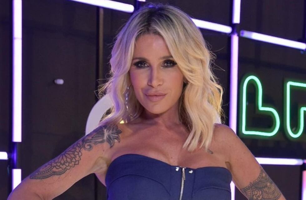 Flor Peña calentó las redes con un video en tanga roja: “Cortito y al pie”