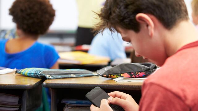 Cuáles son los beneficios y problemáticas que trae la inteligencia artificial en la educación