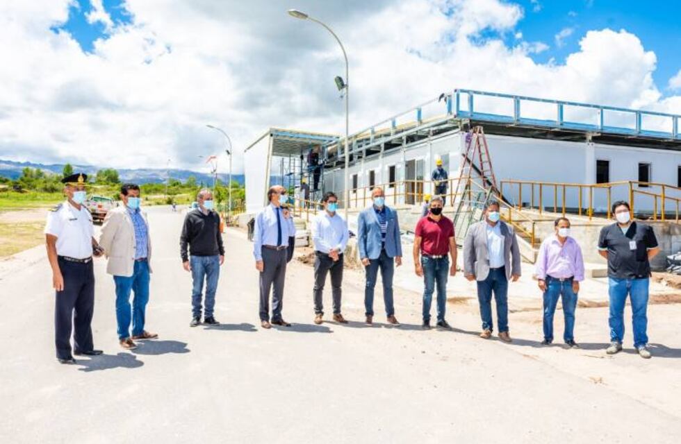 El ministro Cardozo recorrió el Hospital Modular