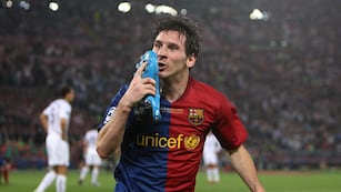 Messi celebra el gol que fue el mejor de su carrera (AP)