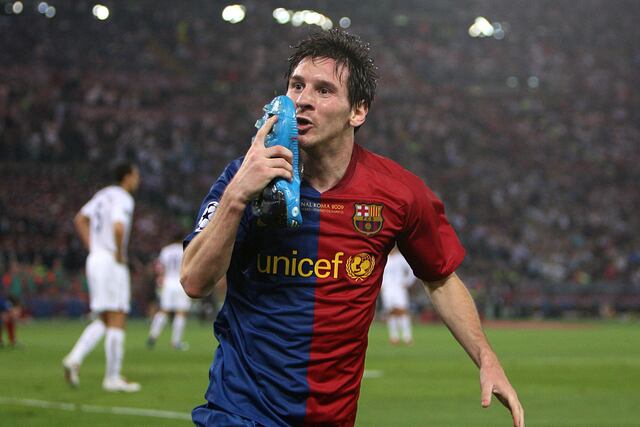 Messi celebra el gol que fue el mejor de su carrera (AP)