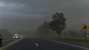 La tormenta de Santa Rosa en Córdoba llegó con fuertes ráfagas de viento. (Javier Ferreyra / La Voz)