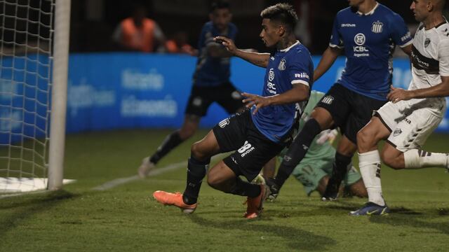 Para la visita a Boca, Juan Carlos Portillo segurirá en la zaga central de Talleres.