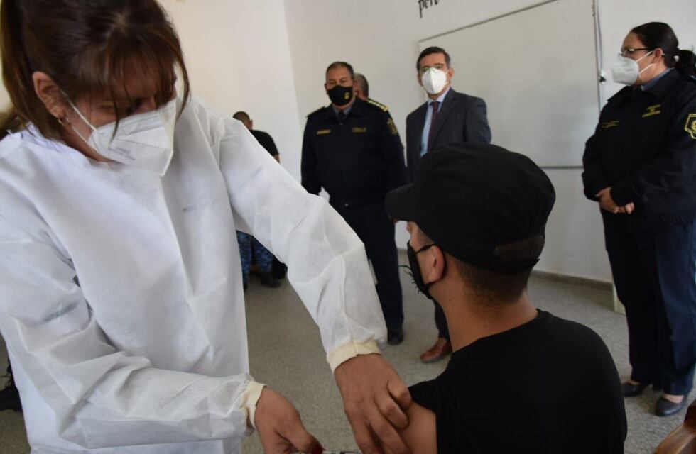 Coronavirus en Corrientes: más de 680 contagios y empezaron a vacunar policías de 18 a 29 años