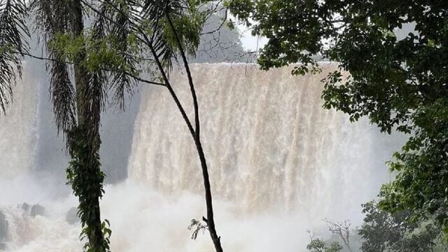 Inundaciones históricas en las Cataratas del Iguazú: desafíos y oportunidades para el turismo local.