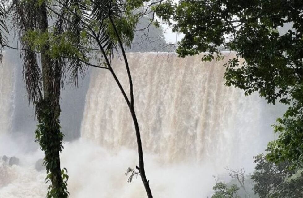 Empresa concesionaria evalúa daños en Cataratas del Iguazú tras aumento del caudal del río
