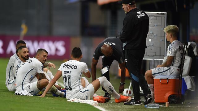 El Santos de Brasil admitió públicamente que dos de sus futbolistas tienen Covid-19. EFE/ Marcelo Endelli
