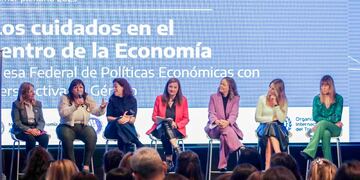 Castillo disertó en el primer plenario 2023 de la Mesa Federal de Políticas Económicas
