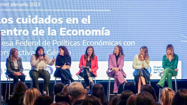 Castillo disertó en el primer plenario 2023 de la Mesa Federal de Políticas Económicas