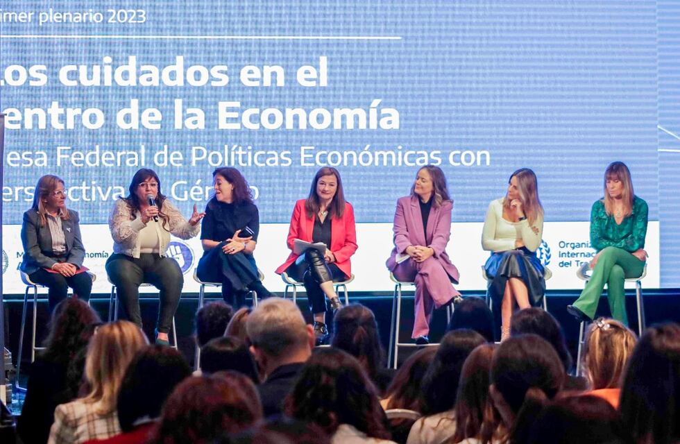 Castillo disertó en el primer plenario 2023 de la Mesa Federal de Políticas Económicas