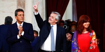 Alberto Fernández, junto a Sergio Massa y Cristina Fernández de Kirchner, tras su discurso en el Congreso del 1 de marzo de 2020.