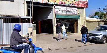 Verdulería Carlitos, de barrio Matienzo de la ciudad de Córdoba, donde ocurrió el robo. (Ramiro Pereyra / La Voz)