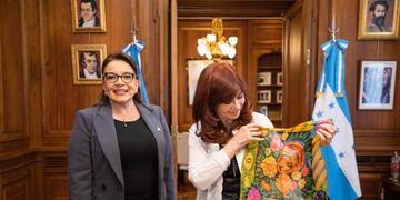 Cristina kirchner junto a Xiomara Castro