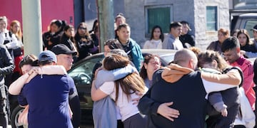 La Matanza. En dos ceremonias distintas, despiden los restos de Brenda, Morena y Lara, las víctimas del triple crimen en Florencio Varela. (Gentileza Clarín)