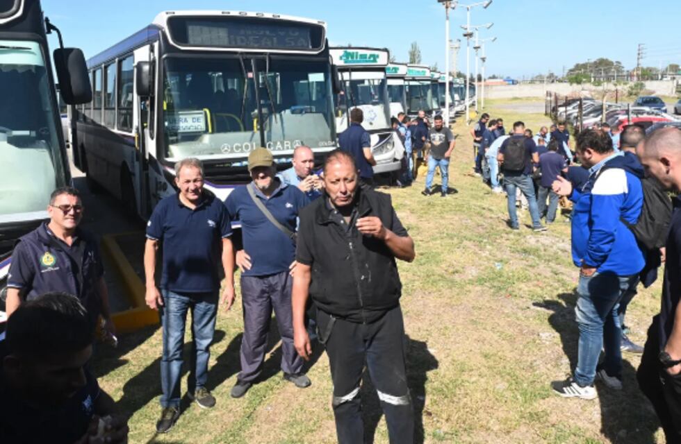 Tras negarse a declarar, los dos conductores fueron liberados y se levantó el paro de colectivos