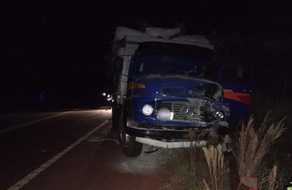 Falleció un motociclista al chocar de frente con un camión en San Pedro