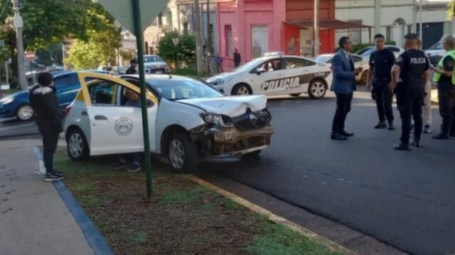 Aparatoso accidente vial en Posadas: un taxi y otro vehículo colisionaron ente sí.
.