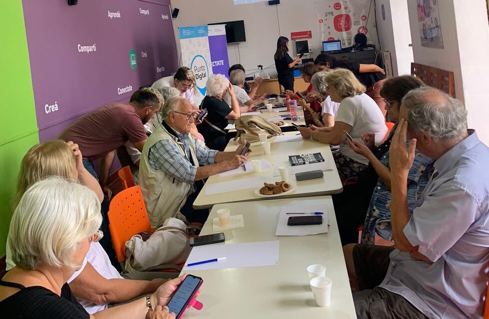 Taller de Intercambio Generacional “Aprendé a usar tu celu” en Tres Arroyos