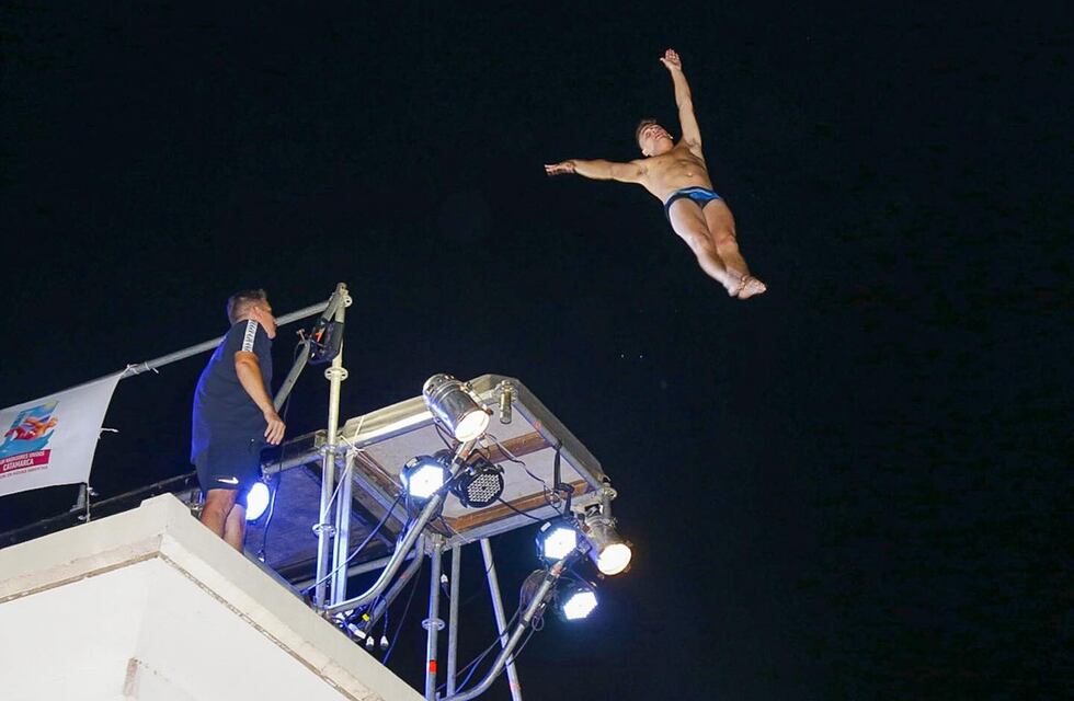 Exhibición de natación artística en el Jumeal