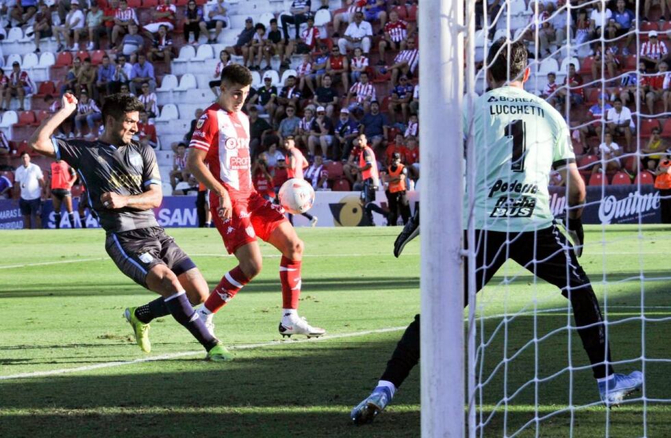 Unión hundió más a Atlético Tucumán en la tarde ideal de Juan Manuel García
