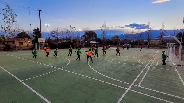 La comuna de Luján de Cuyo inauguró un playón deportivo en donde los vecinos podrán practicar varios deportes de manera gratuita. Gentileza MLC