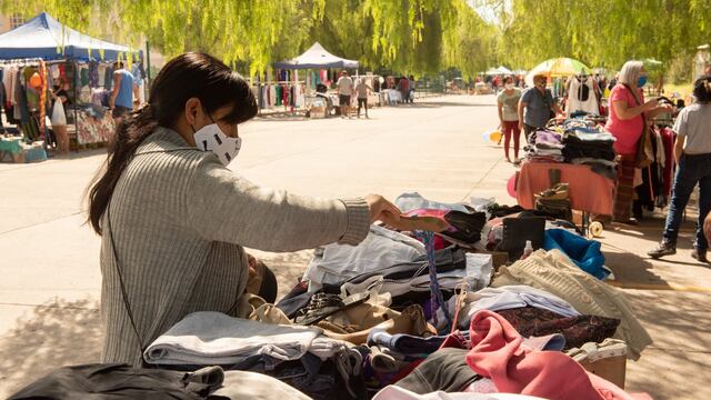 El intendente Ulpiano Suarez reglamentó la autorización de las ferias en espacios abiertos bajo estrictos protocolos sanitarios. Gentileza MCM