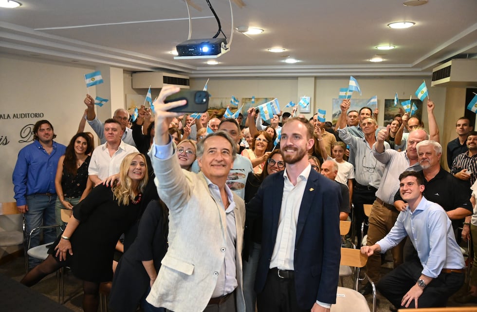 Bryan Mayer lanzó su campaña con figuras nacionales y provinciales de La Libertad Avanza