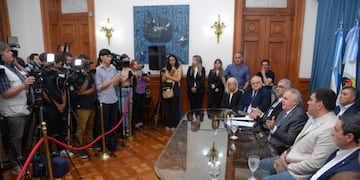 Jaldo anunció la compra de 100 colectivos 0 kilómetro para renovar el parque automotor de las líneas metropolitanas y rurales.