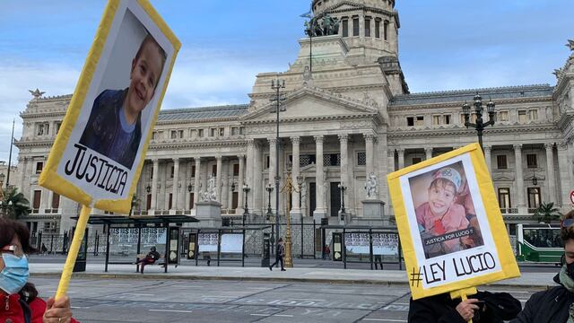 Familiares de Lucio Dupuy marcha al Congreso de la Nación.
