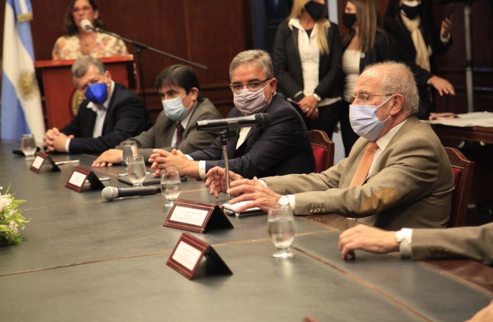 Gestionan la carrera de Medicina para Catamarca