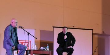 Edgardo Peretti y Diego Lisandro, en la presentación del libro de la Liga Rafaelina de Fútbol