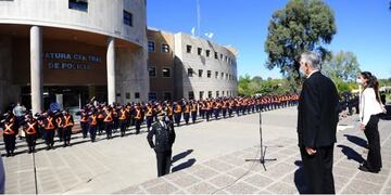 El gobernador de San Luis, Alberto Rodríguez Saá da la bienvenida a 330 nuevos policíasn egresados del Instituto de Seguridad Pública “Juan Pascual Pringles” . Gentileza ANSL