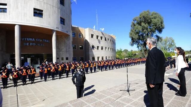 El gobernador de San Luis, Alberto Rodríguez Saá da la bienvenida a 330 nuevos policíasn egresados del  Instituto de Seguridad Pública “Juan Pascual Pringles” . Gentileza ANSL