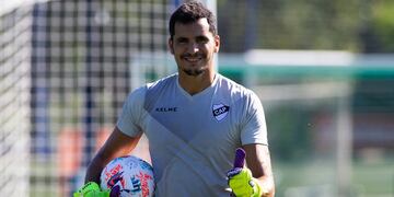 El arquero, Jorge De Olivera, es nuevo refuerzo en Independiente Rivadavia para jugar en la Primera Nacional.