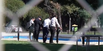 Funcionarios judiciales acompañaron a los abogados particulares al country de Fisherton.