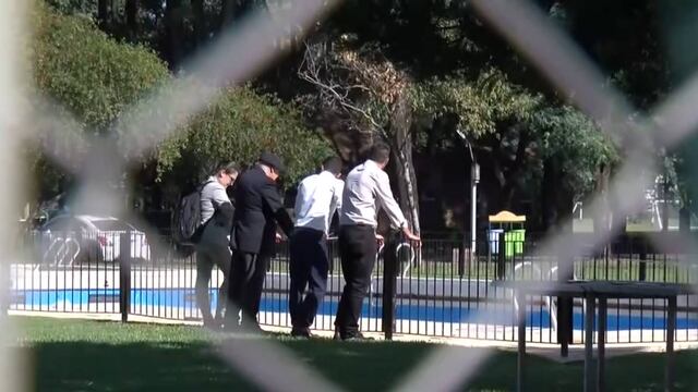 Funcionarios judiciales acompañaron a los abogados particulares al country de Fisherton.