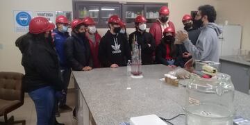 Los docentes de la cátedra Operaciones Unitarias II procuran "vincular el ámbito académico y el laboral", dijo el ingeniero David Blasco tras la visita a la Cooperativa de Tabacaleros de Jujuy.