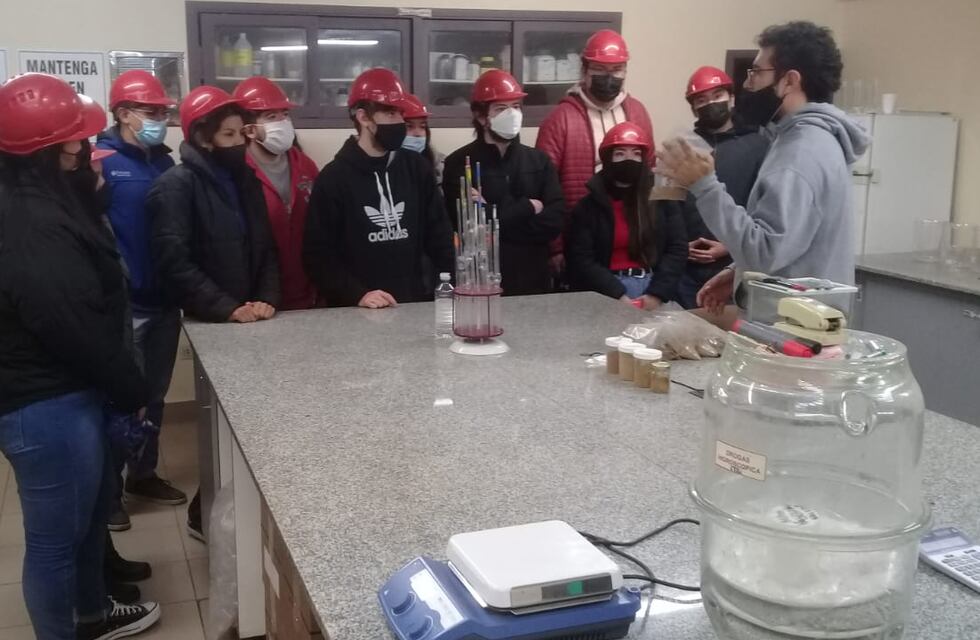 Enseñar para el trabajo: estudiantes de la UNJu visitaron la Cooperativa de Tabacaleros