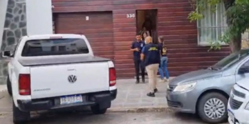 Allanaron a ex funcionario por presuntas irregularidades en el manejo del Programa Jóvenes Emprendedores.