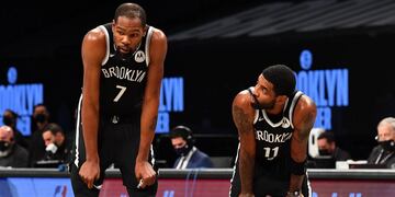 Kevin Durant y Kyrie Irving son las caras del fracaso de los Brooklyn Nets.