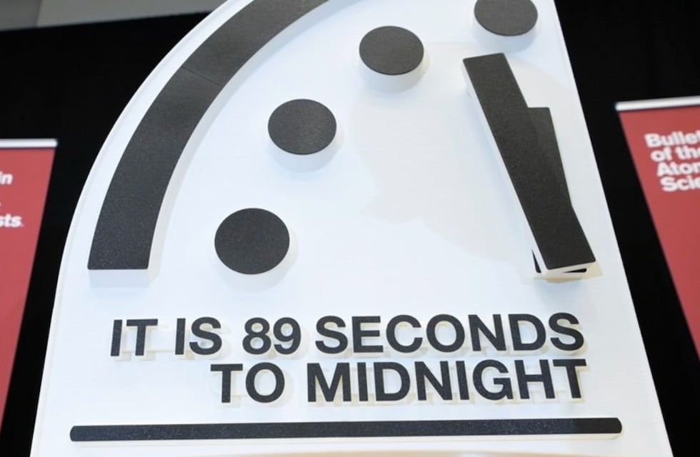 El reloj del Juicio Final marcó 89 segundos y el peligro de la humanidad es inminente: qué significa