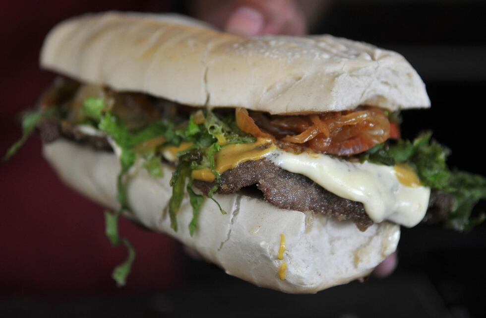 Probó un sandwich de milanesa a 1.800 pesos en Córdoba y su veredicto es furor: “La verdad...”