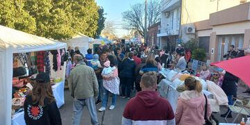 Multitudinaria convocatoria del barrio San Martín, en la feria, por sus celebraciones
