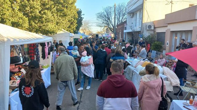 Multitudinaria convocatoria del barrio San Martín, en la feria, por sus celebraciones